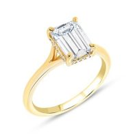 emerald diamond engagment in yellow gold
